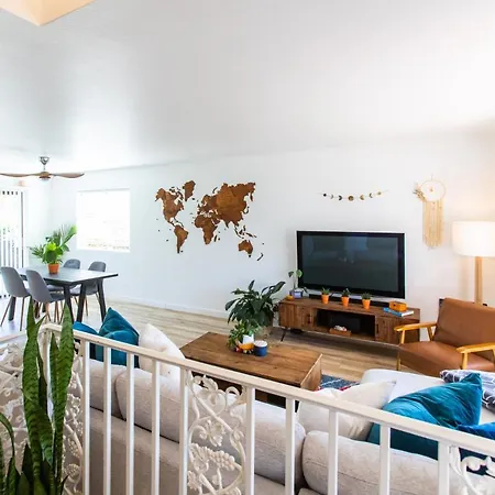 Spacious Family Retreat! Sleeps 12 + Huge Backyard